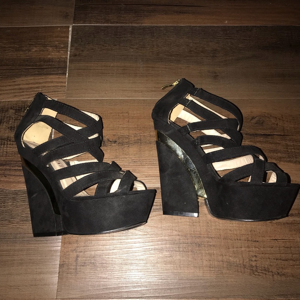 Black strappy wedges